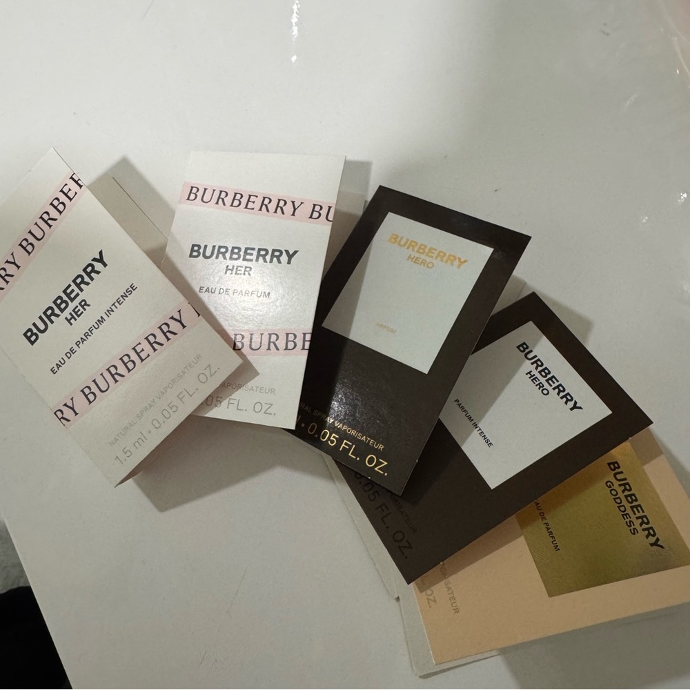 Burberry Fragrance Sample Set - Picture 3 of 3